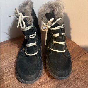 Black Fur-Lined Lace-Up Boots